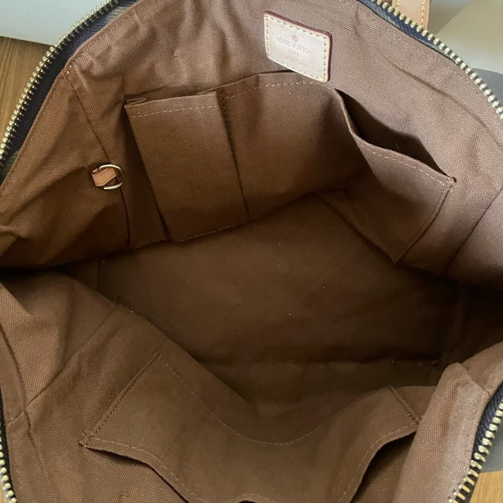 Elegant Tan Leather LV Bag - Picture 5 of 8